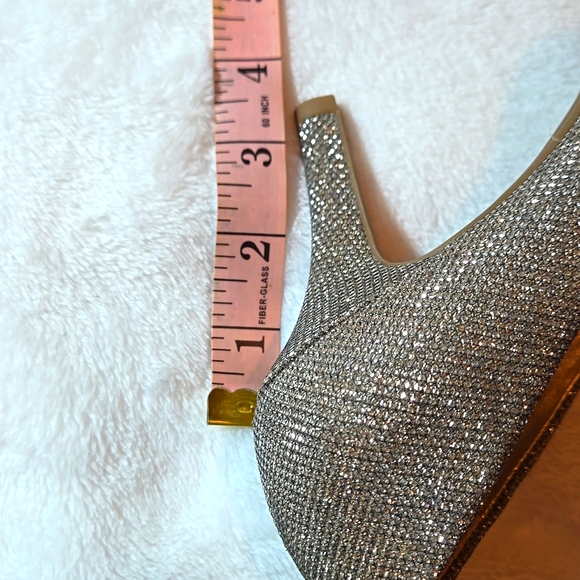 Bandolino Heels 6 1/2  NWOT - Picture 7 of 7